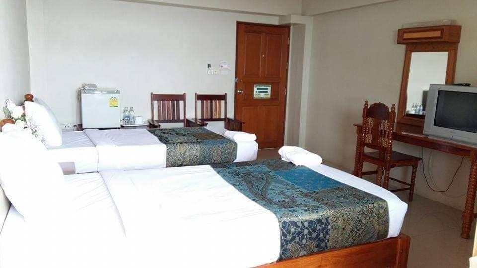 ทรัพย์มุกดา แกรนด์ โฮเทล Submukda Grand Hotel Мукдахан Экстерьер фото