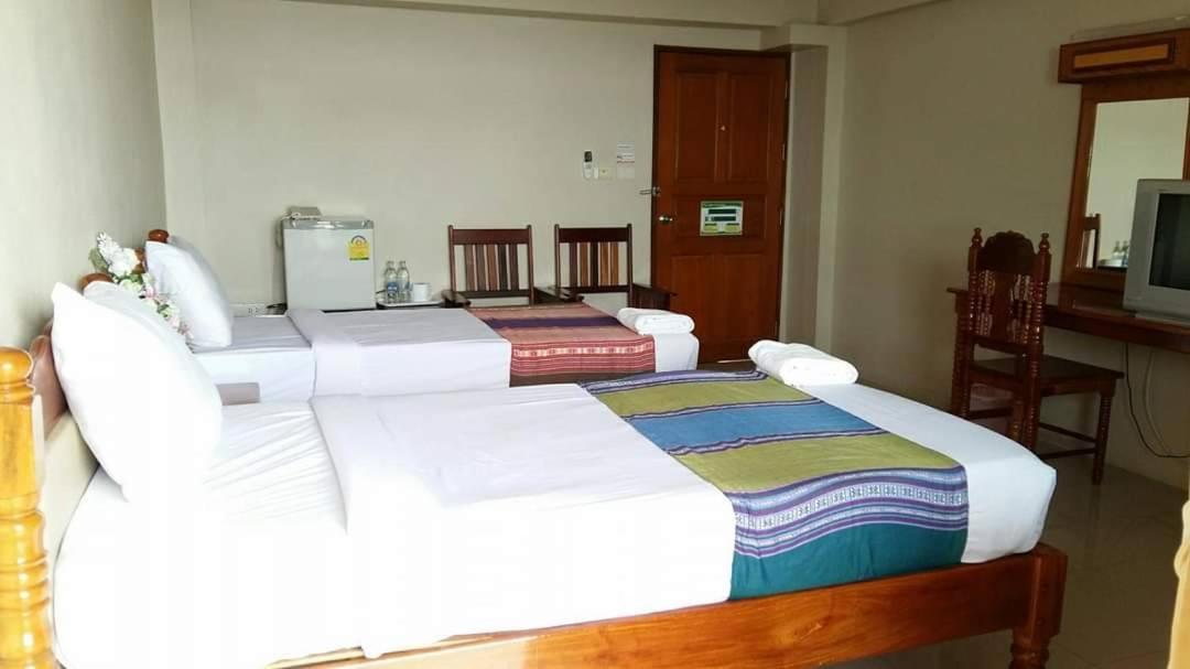 ทรัพย์มุกดา แกรนด์ โฮเทล Submukda Grand Hotel Мукдахан Экстерьер фото